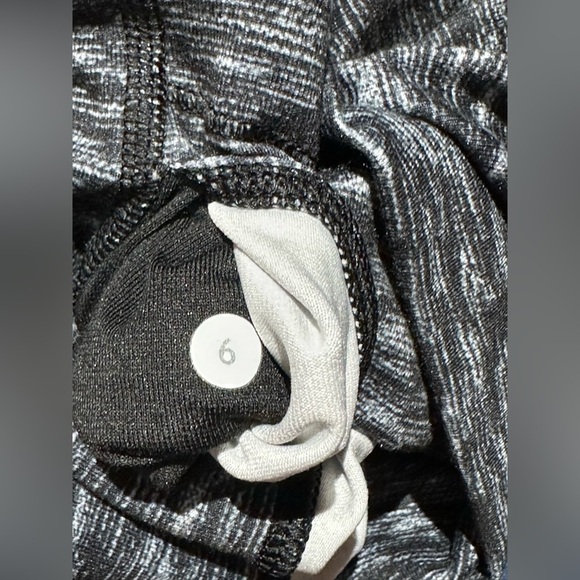 ⭐️Like New⭐️ Lululemon: Women’s Leggings- Size 6 - Picture 7 of 8